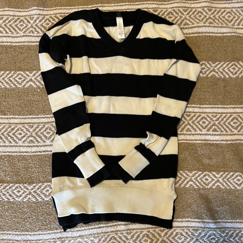 Girls size 12 ivivva sweater